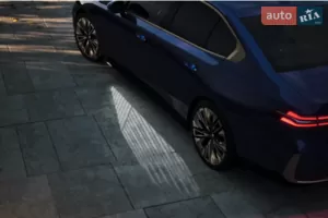 Световое шоу при посадке в автомобиль